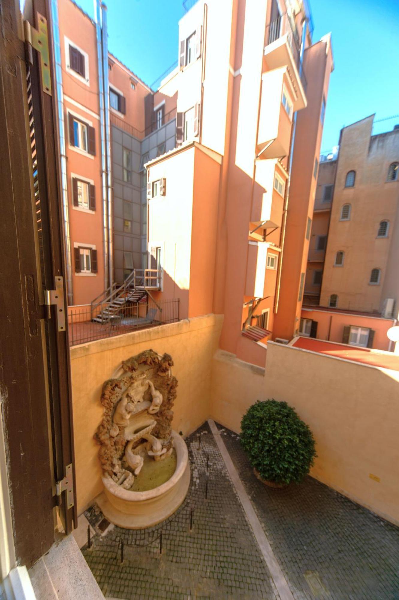 Bernini Stay, Next To Trevi Fountain Rom Exterior foto